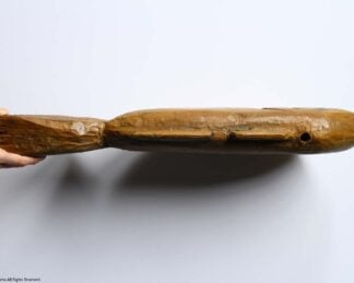 素朴な木彫りの魚 (590"L) - Image 3
