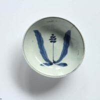 古いお皿　草花