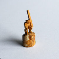 白樺登山人形スキー担ぎ