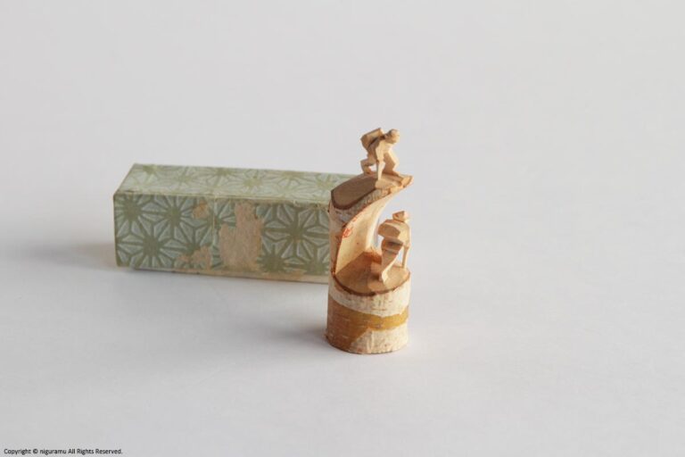 Shirakaba Small Climbing Dolls (Two Figures) - Image 4